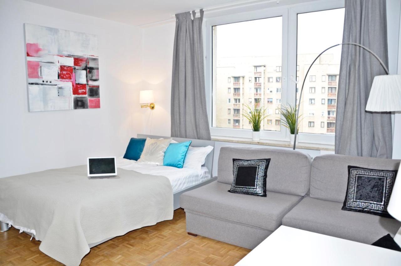 V Ajax Metro Stadion Narodowy Apartment *