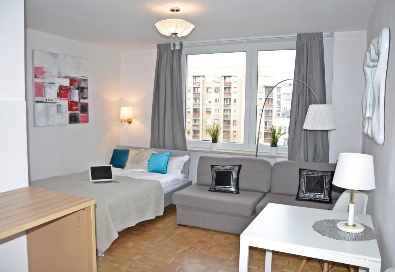 V Ajax Metro Stadion Narodowy Apartment *